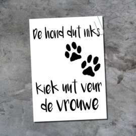 De hond dut niks, kiek uut veur de vrouwe || Ansichtkaart