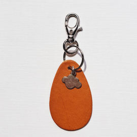 SLEUTELHANGER MET DRUPPEL BRUIN/COGNAC