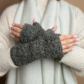 Sjaal Met Verhaal Handwarmers Granny Square Taupe