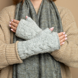 Sjaal Met Verhaal Handwarmers Cable Lichtgrijs