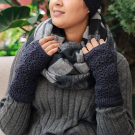 Sjaal Met Verhaal Handwarmers Granny Square Donkerblauw