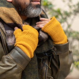 Sjaal Met Verhaal Handwarmers Cosy Okergeel