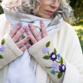 Sjaal Met Verhaal Handwarmers Flowers Beige