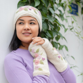 Sjaal Met Verhaal Handwarmers Flowers Crème