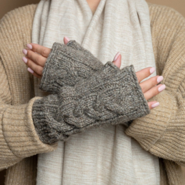 Sjaal Met Verhaal Handwarmers Cable Taupe