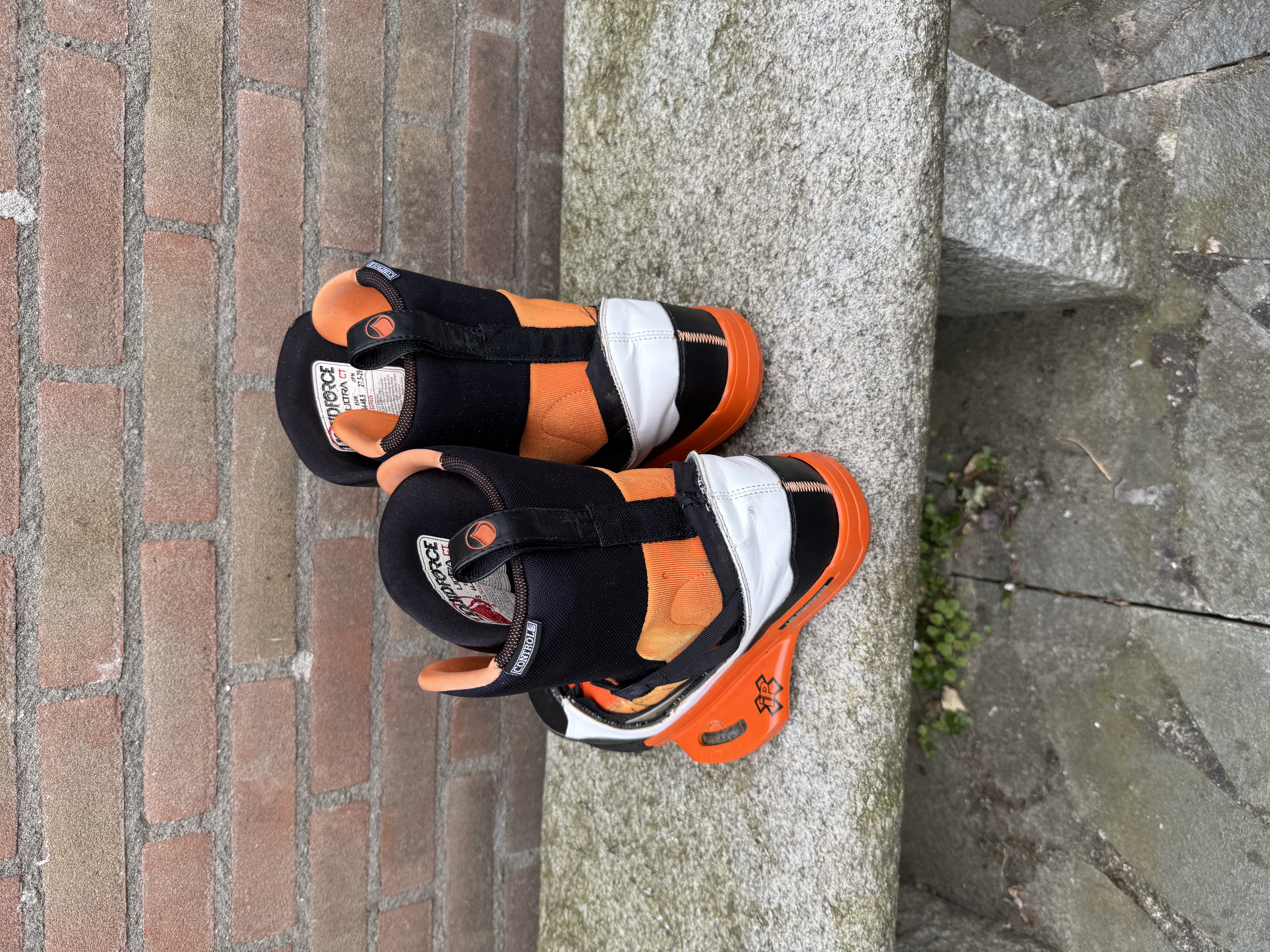 Liquid force ultra dichte teen binding maat 43-44 met schade