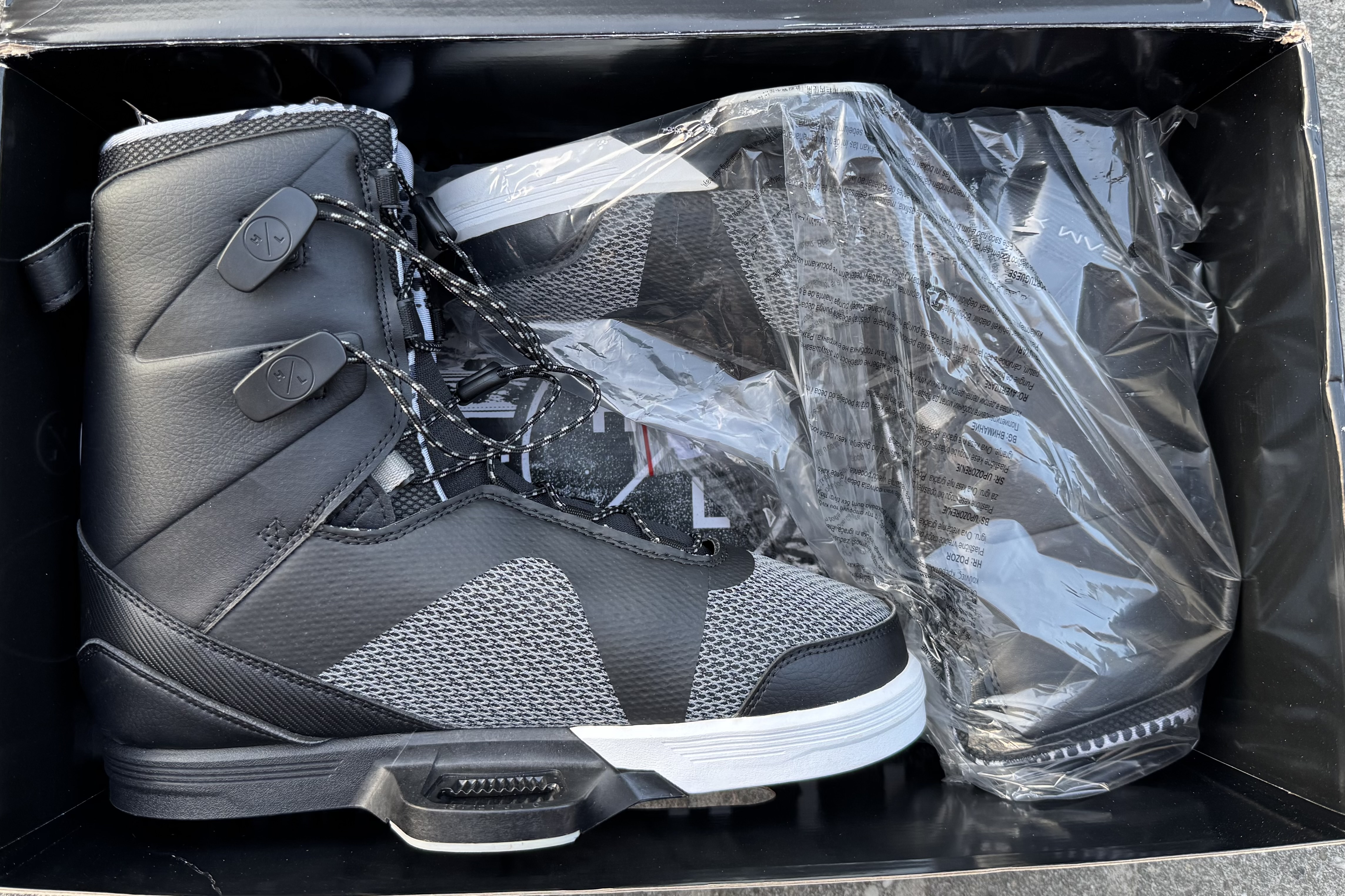 2025 Hyperlite team X Wakeboard Binding  44-46 us 11-12