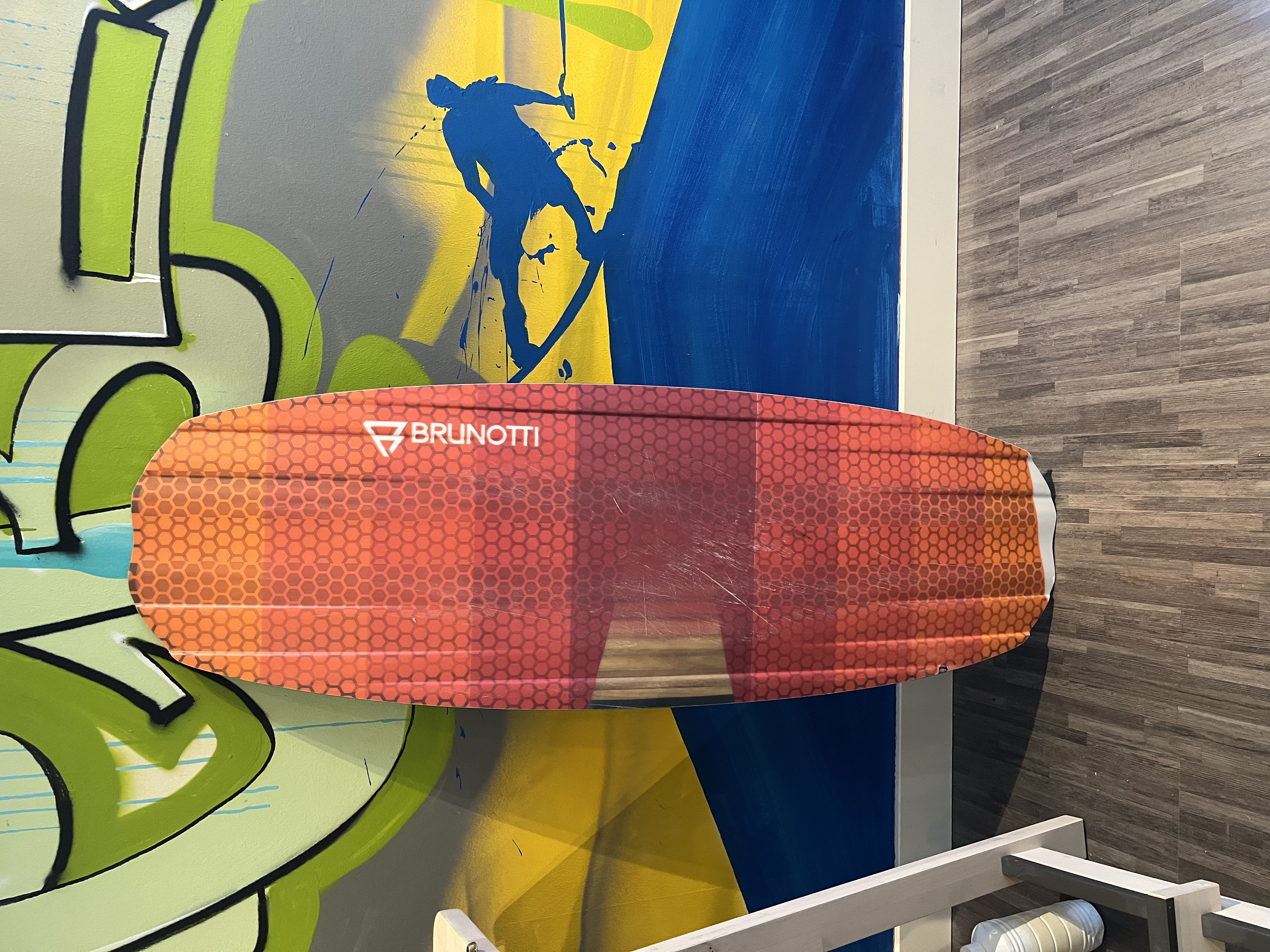 Brunotti rebellution 138 cm wakeboard voor de kabel