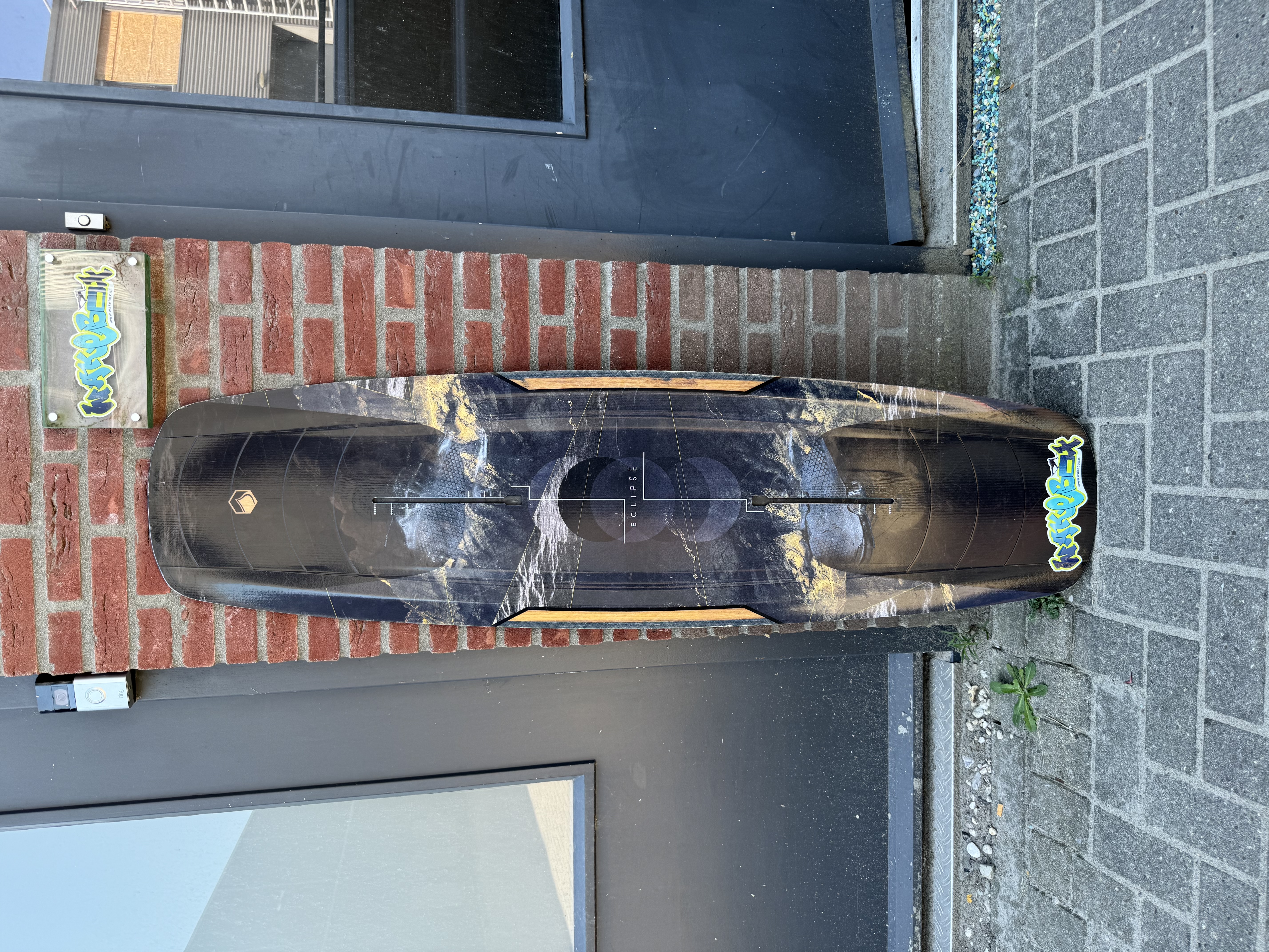 Liquid force eclipse in 151 cm gebruikt wakeboard met defecte flextrack