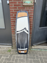 Liquid force peak 137  cm cable wakeboard weinig  gebruikt