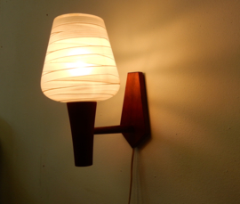 retro vintage Wandlamp lamp teakhout melkglas jaren 50