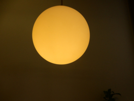 retro vintage lamp hanglamp jaren 60 / 70 melkglas wit bol