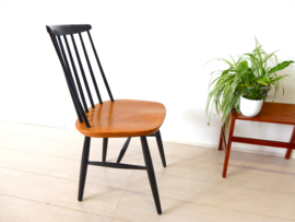 vintage stoel spijlenstoel jaren 50 Tapiovaara pastoe stijl