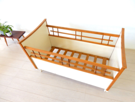 retro vintage babybed ledikant bed jaren 50 / 60