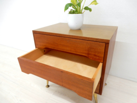 retro vintage ladekast klein nachtkastje kast jaren 60 teak messing