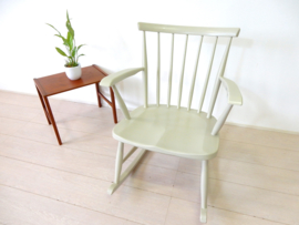 Vintage stoel spijlenstoel fauteuil schommelstoel 60s pastoe