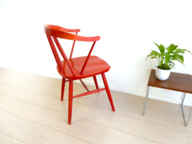 retro vintage stoel YNGVE EKSTRÖM Jaren 60 spijlenstoel rood