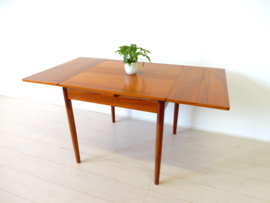 retro vintage eettafel tafel jaren 60 klein model teak