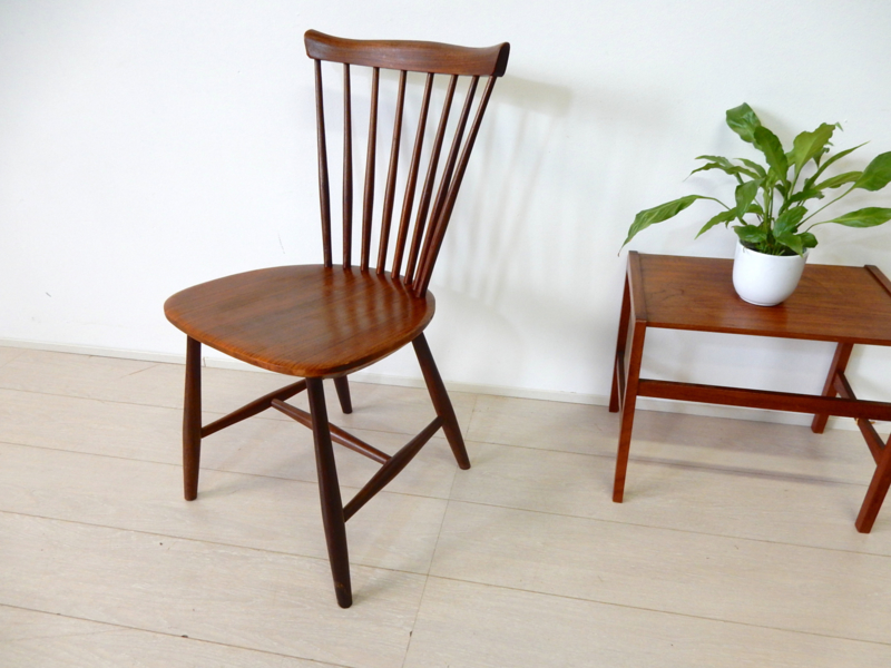 retro vintage stoel spijlenstoel pastoe nesto Yngve Ekström | Sold
