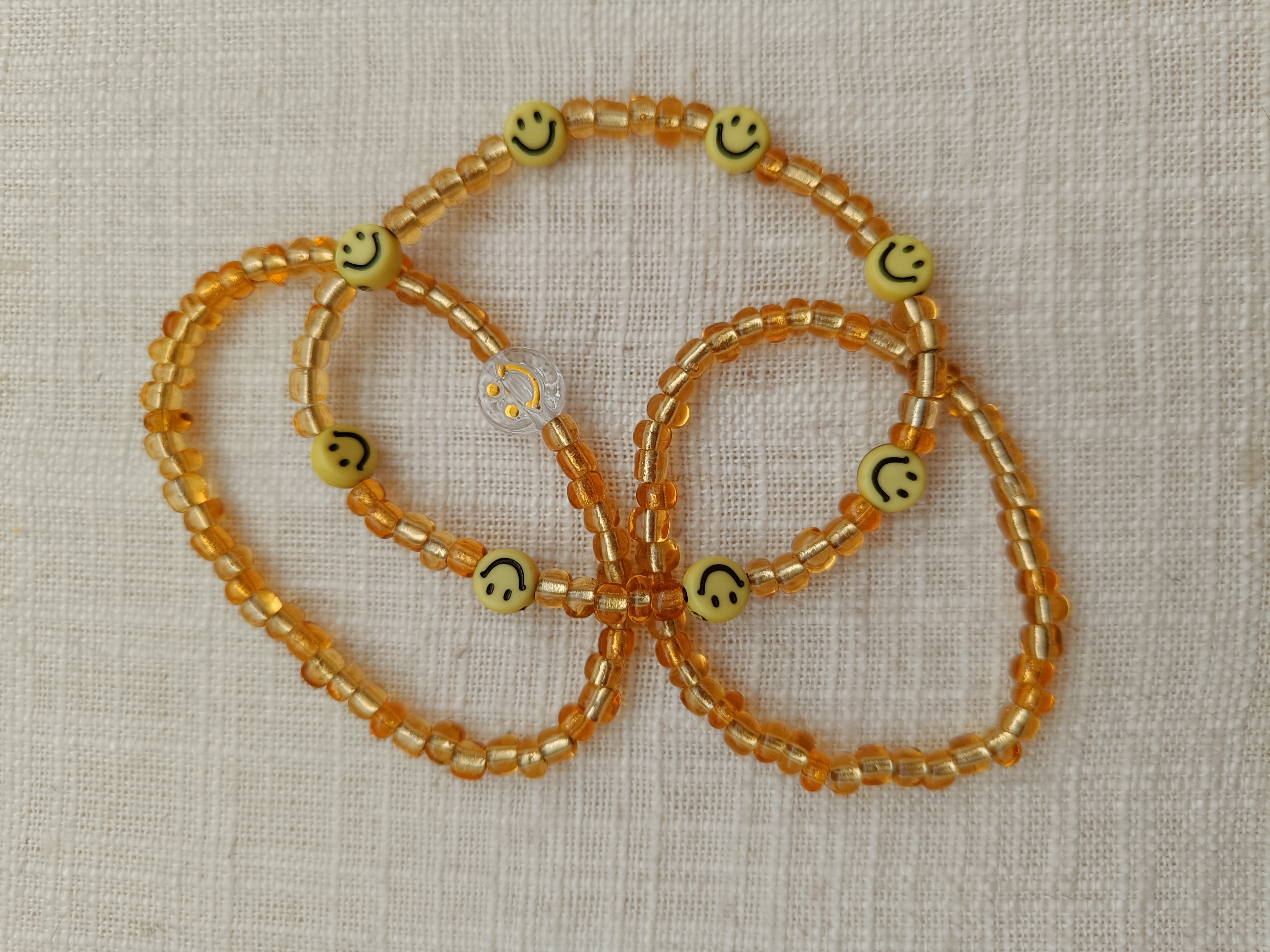 Armbandje - smileys geel/goud