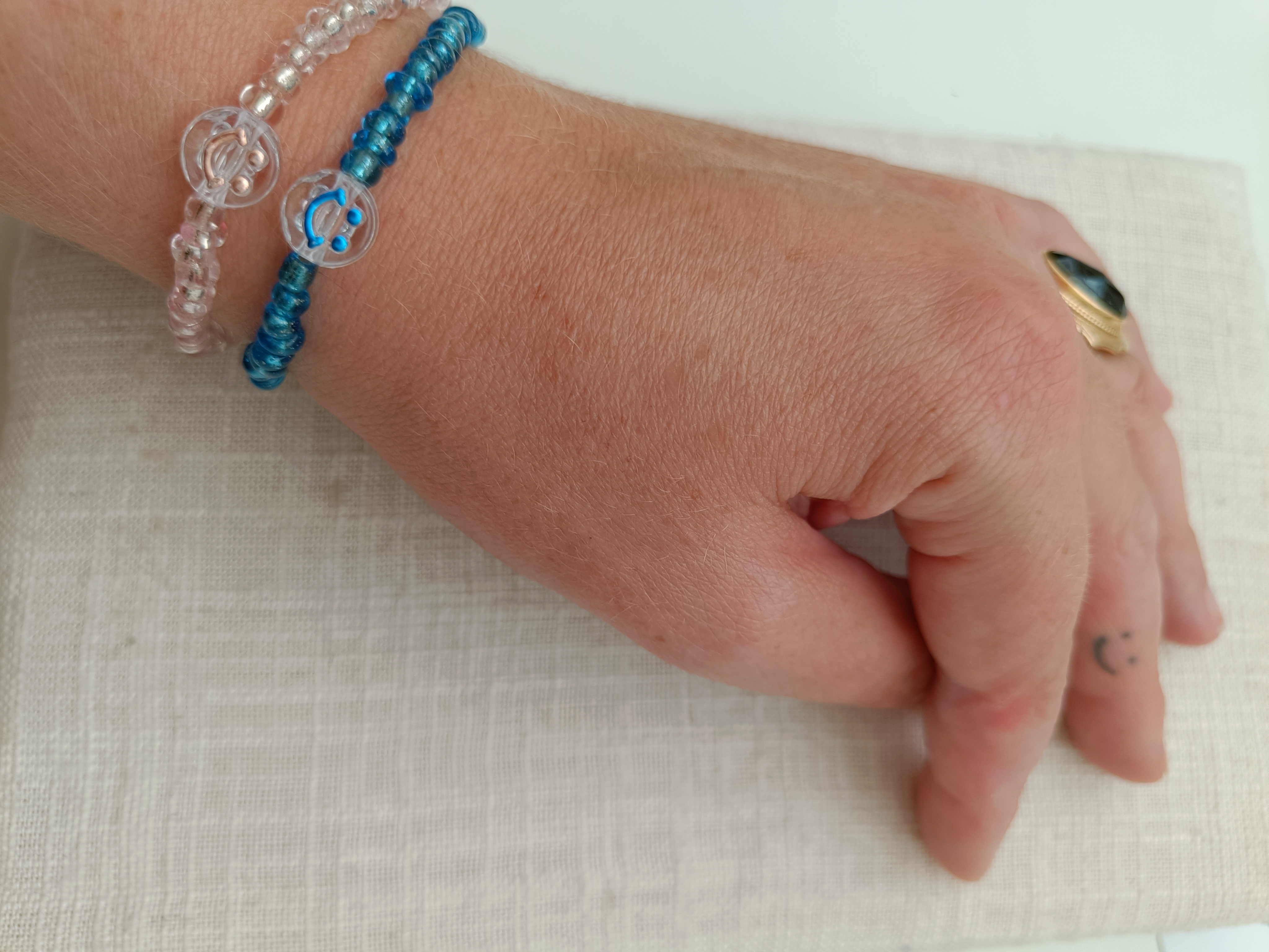 Armbandje - smiley light