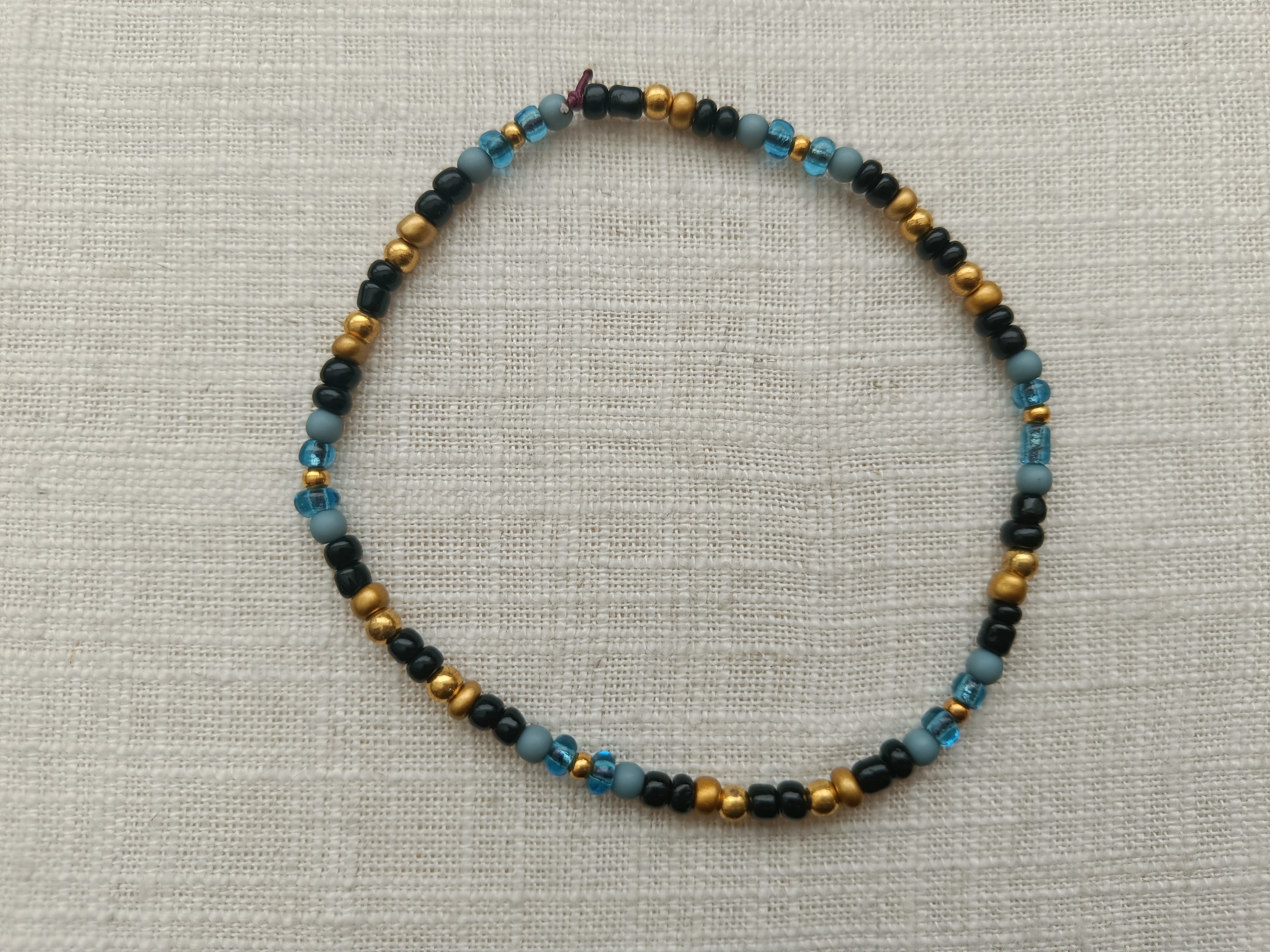 Enkelbandje - groenblauw/zwart/goud