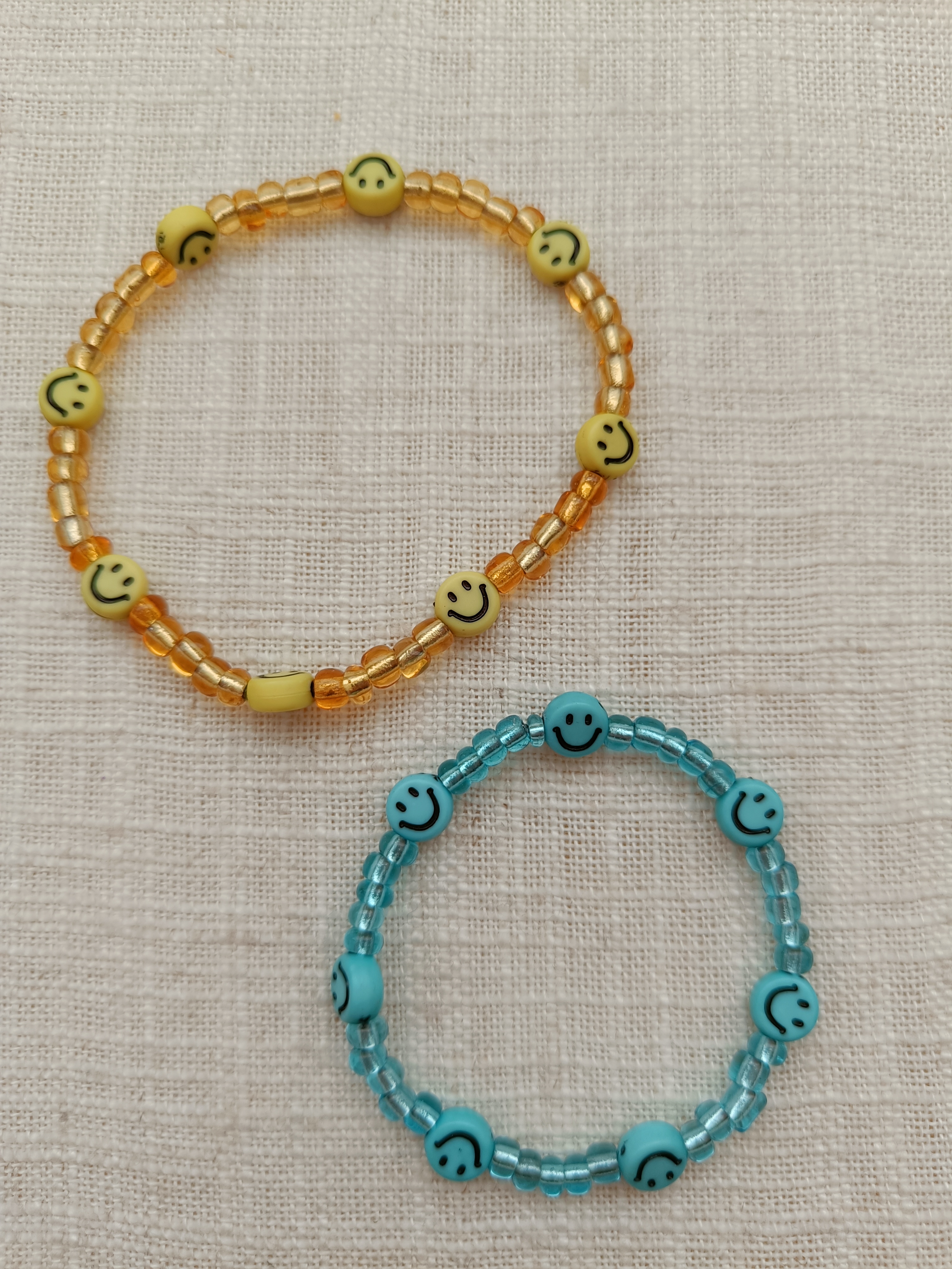 Armbandje - smileys geel/goud