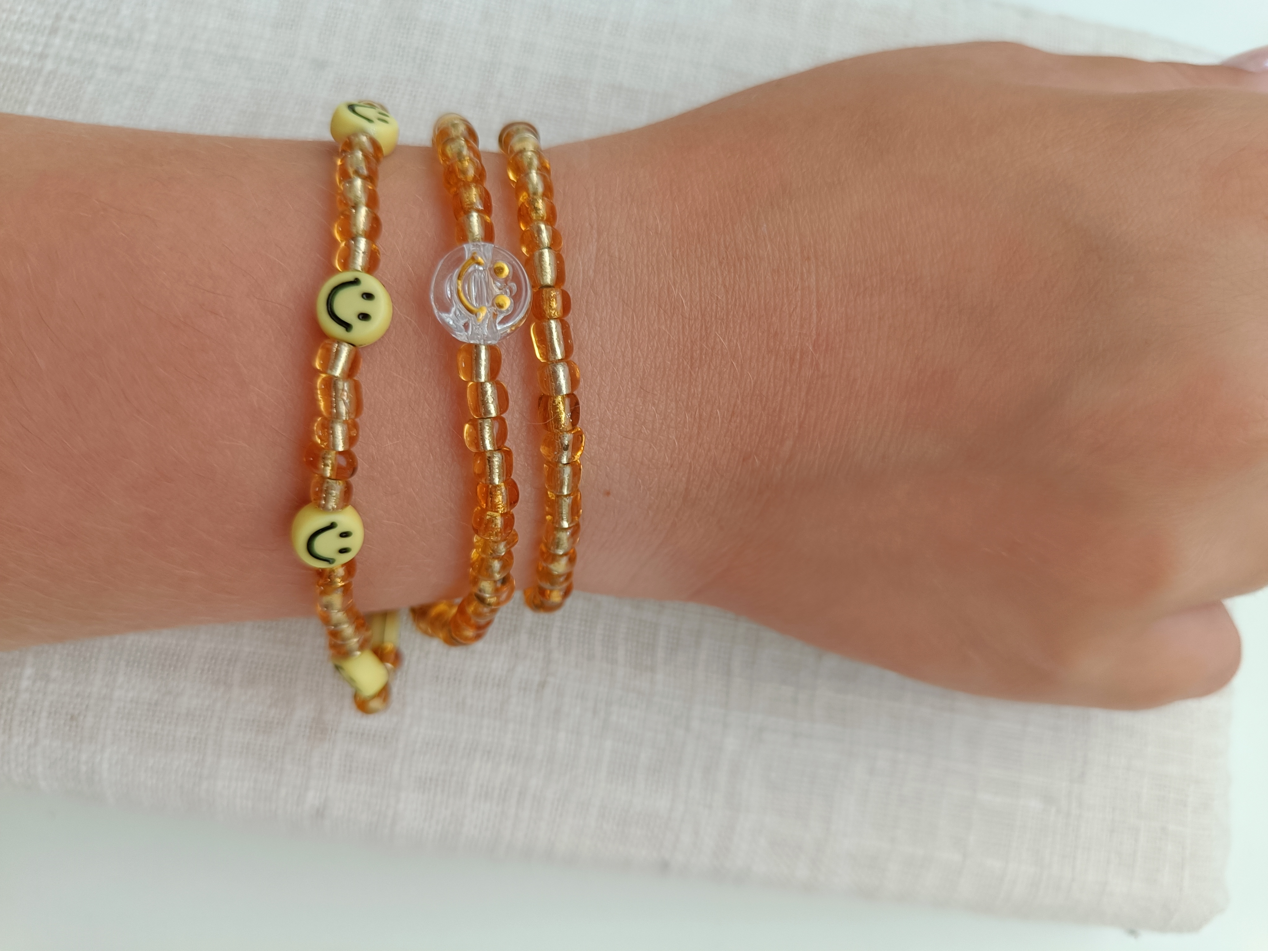 Armbandje - smileys geel/goud
