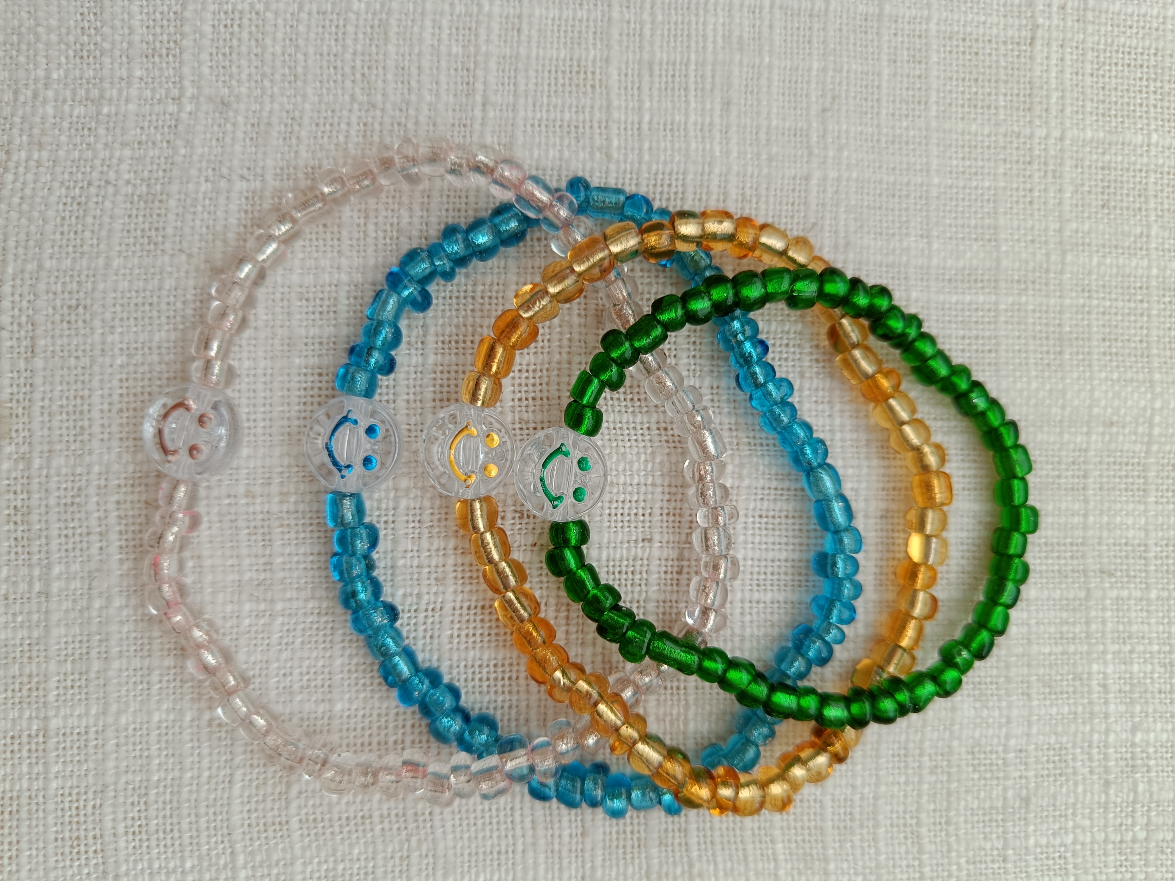 Armbandje - smiley light