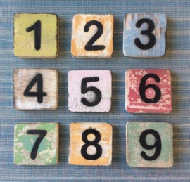 Houten Scrabble cijfer 3