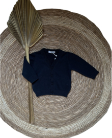 Prachtig fijn gebreid vestje van Dr Kid in het donkerblauw.