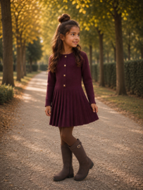 Mooi gebreid jurkje in het aubergine .