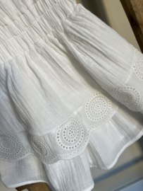 Prachtig offwhite jurkje met broderie.