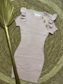 Fijne gebreide jurkjes met goudkleurige details in het roze .