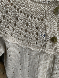 Prachtig fijn gebreid vestje van Mac Ilusion in  het goudkleur/ Blis Angora