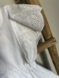 Prachtig offwhite jurkje met broderie.