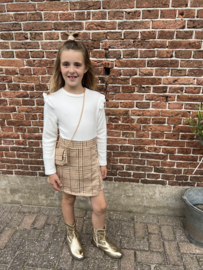 Mooi jurkje met tasje in de kleuren camel-offwhite en goudkleur.