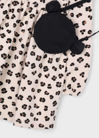 Heerlijk jersey jurkje met tasje in het zandkleur .