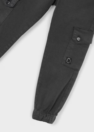 Stoere Cargo broek met zakken van Mayoral.