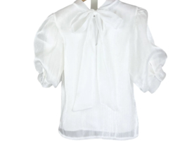 Prachtige uitgewerkte top in het offwhite.