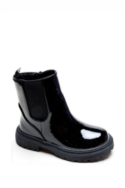 Zwarte lak boots.