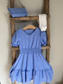 Mooi jurkje in het helder blauw met tasje.