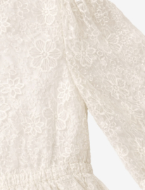 Mooi uitgewerkt kanten jurkje van NIK & NIK.