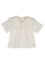 Prachtige uitgewerkte blouse met losse kraag in het creme van Baje.