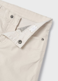 Bermuda short in de kleur linnen van Mayoral.