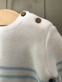 Wit met lichtblauw gestreepte trui van Mac Ilusion.