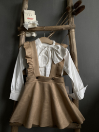 Prachtige uitgewerkte blouse met strik in het offwhite.