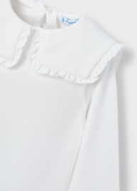 Mooi uitgewerkt truitje van Mayoral in het offwhite.