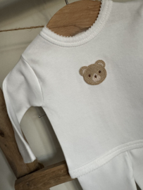 Schattig Newborn setje met een geborduurd beertje .