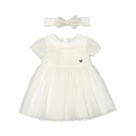 Prachtige jurk met haarband van Mayoral in offwhite.